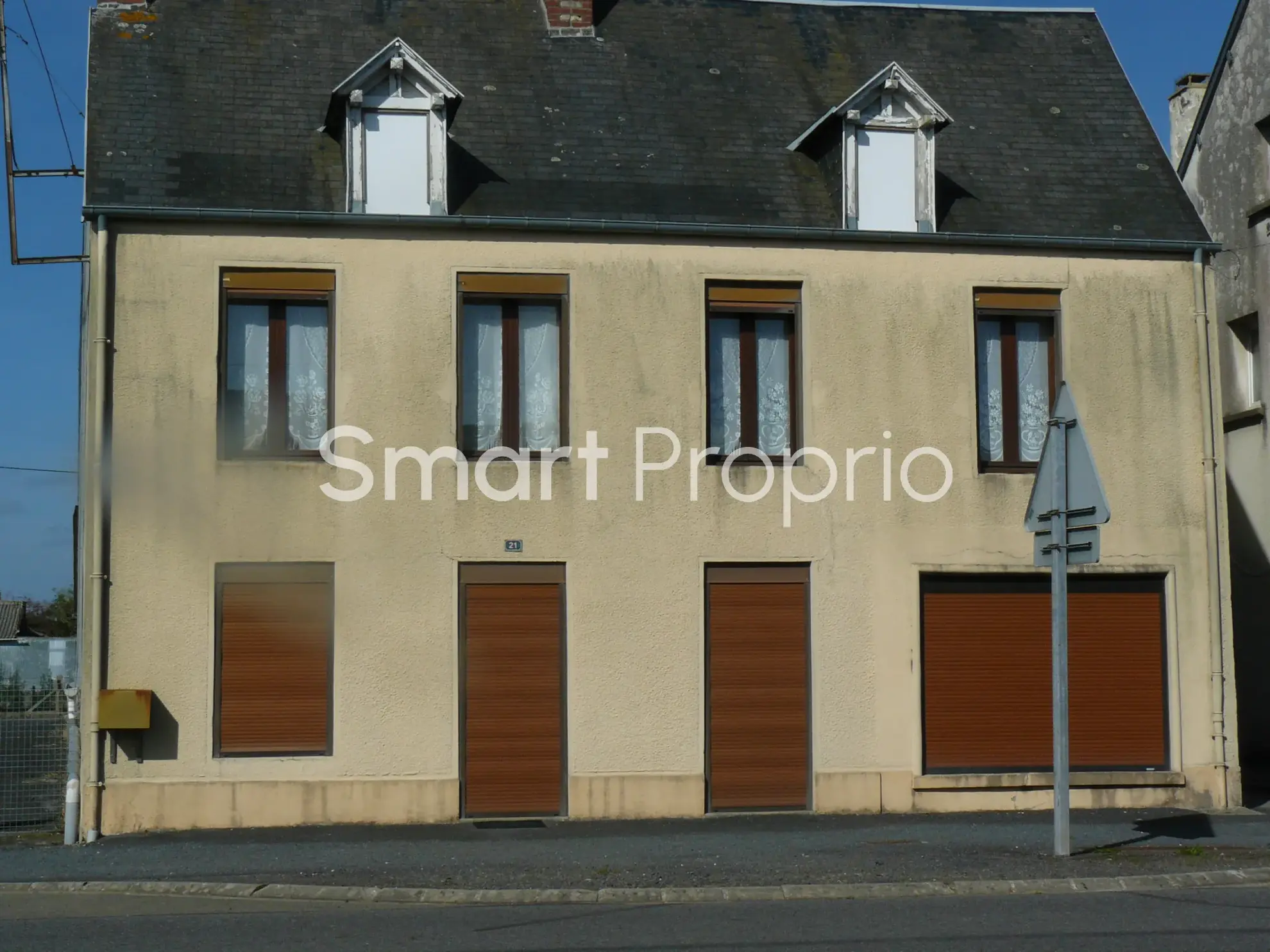 Grande maison de village à Souleuvre en Bocage avec 4 chambres et véranda 