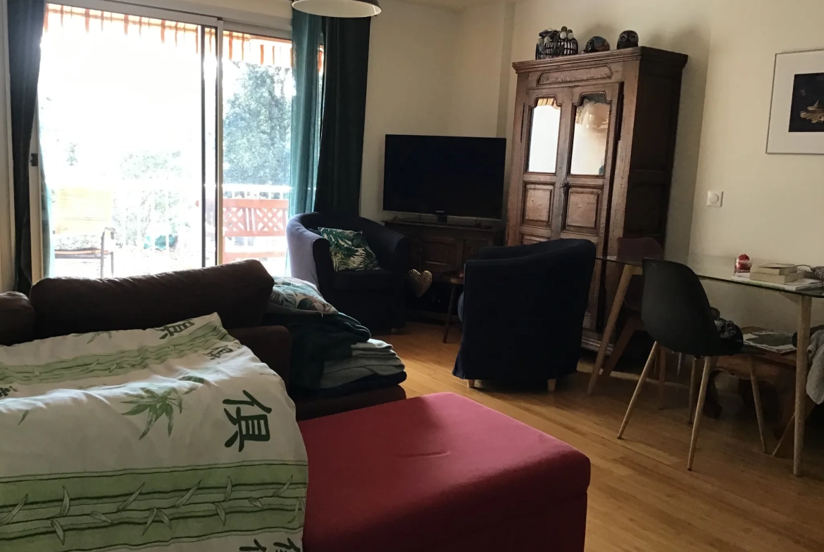 Appartement 4 pièces lumineux de 79 m² avec parking et terrasse à Grasse 