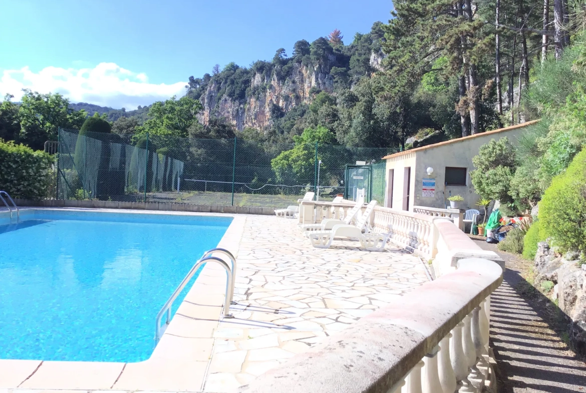 Appartement 4 pièces lumineux de 79 m² avec parking et terrasse à Grasse 