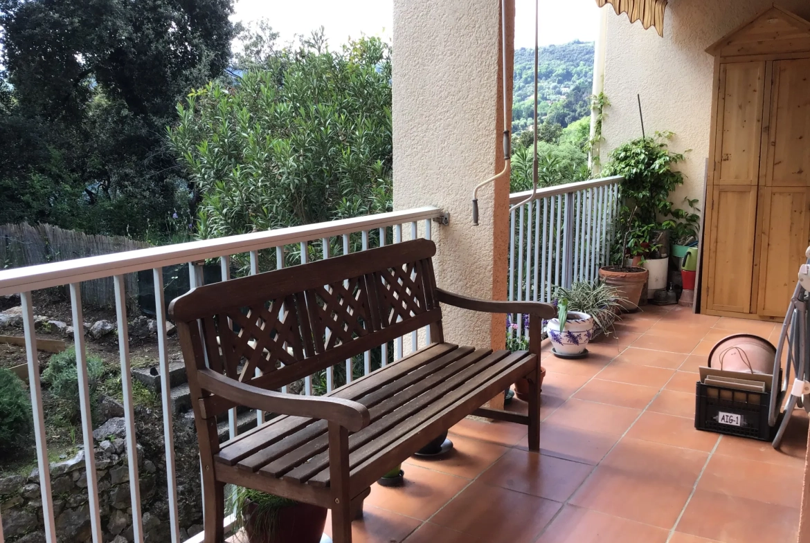 Appartement 4 pièces lumineux de 79 m² avec parking et terrasse à Grasse 