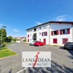 Appartement T2 de 43 m² à Ustaritz avec terrasse, cave et parking privé