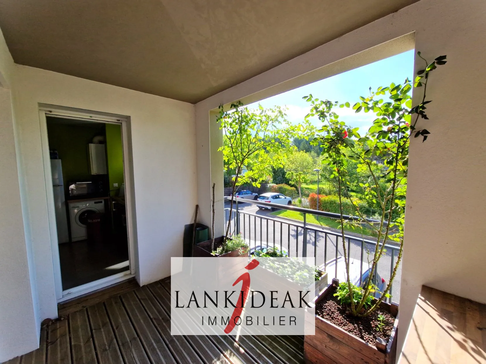 Appartement T2 de 43 m² à Ustaritz avec terrasse, cave et parking privé 