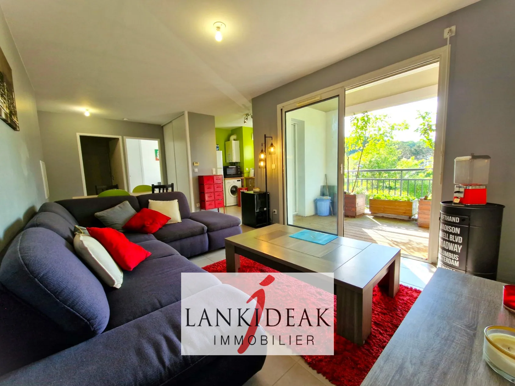Appartement T2 de 43 m² à Ustaritz avec terrasse, cave et parking privé 