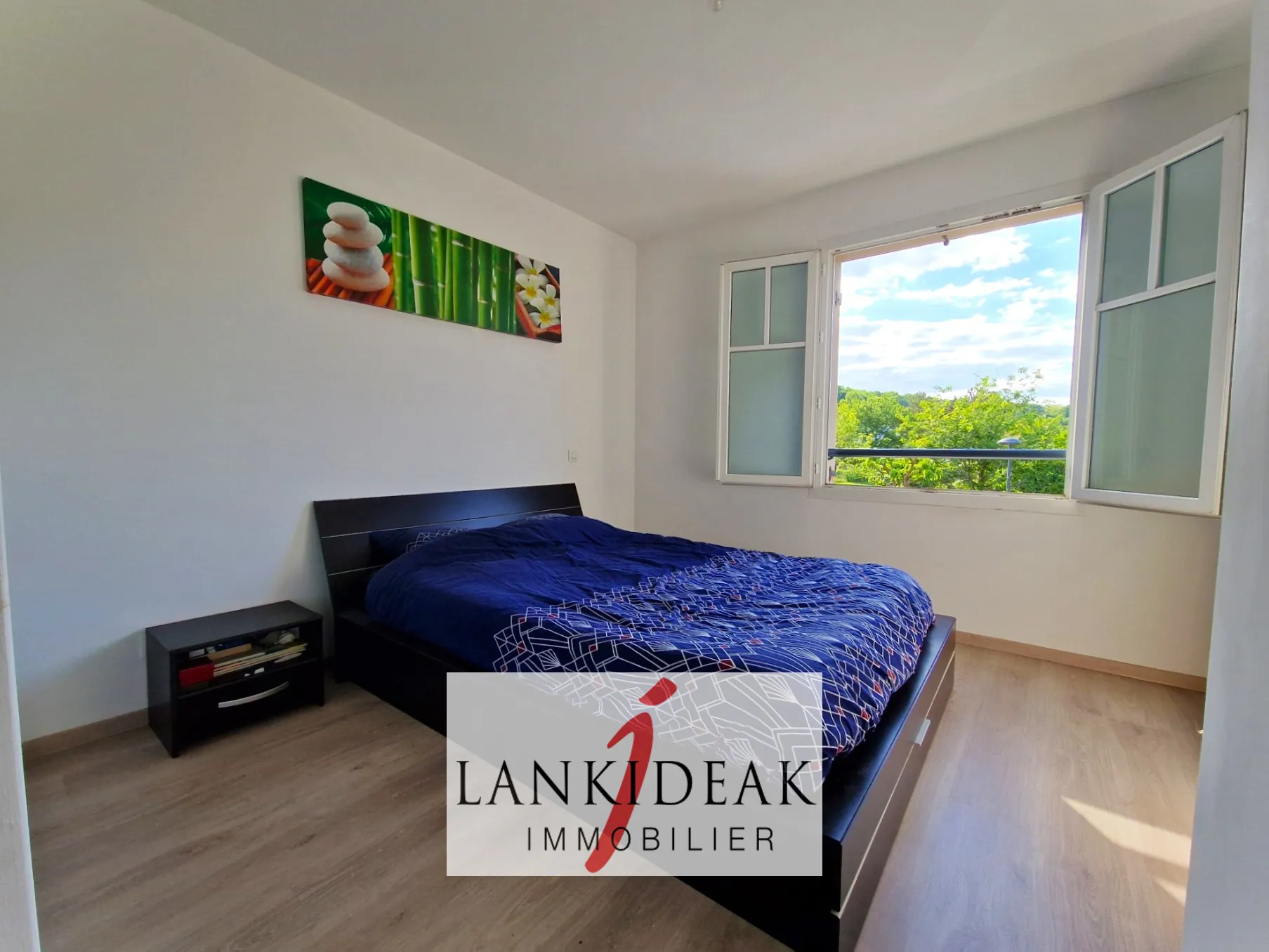Appartement T2 de 43 m² à Ustaritz avec terrasse, cave et parking privé 