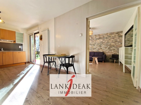Appartement T2 en rez-de-jardin avec jardin et parking à Bayonne 