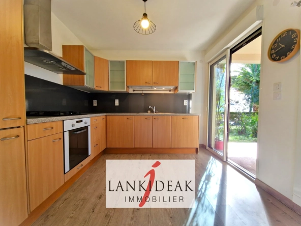 Appartement T2 en rez-de-jardin avec jardin et parking à Bayonne 