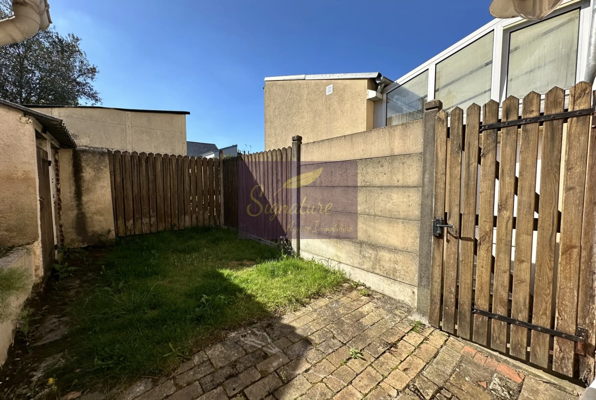 Maison à vendre à Saint Pavin Le Mans avec potentiel d'aménagement et jardin 