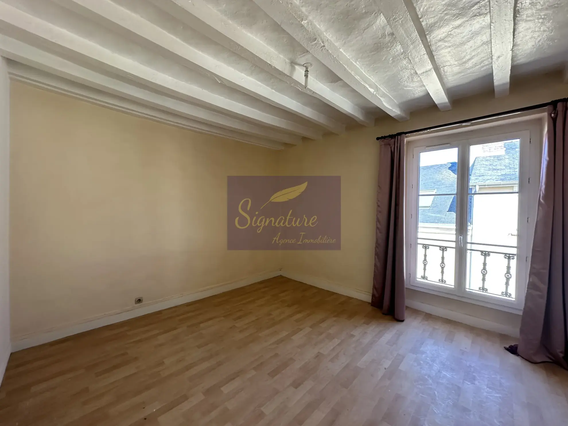 Maison à vendre à Saint Pavin Le Mans avec potentiel d'aménagement et jardin 