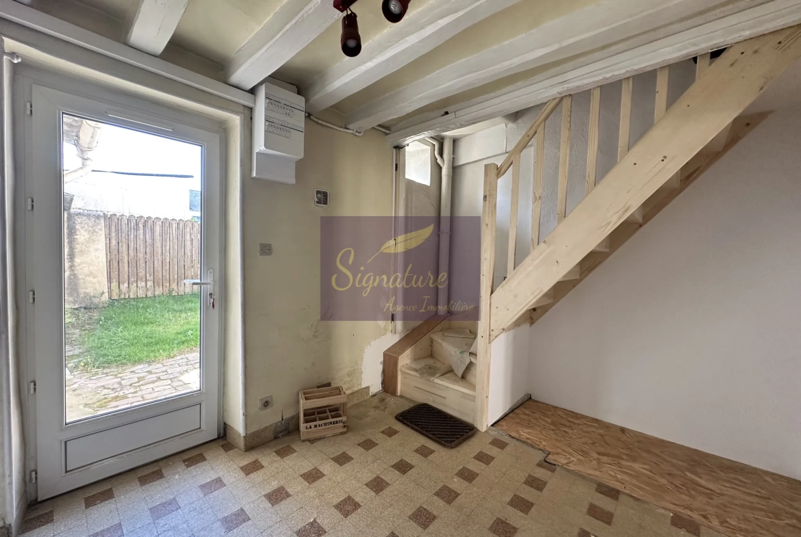 Maison à vendre à Saint Pavin Le Mans avec potentiel d'aménagement et jardin 