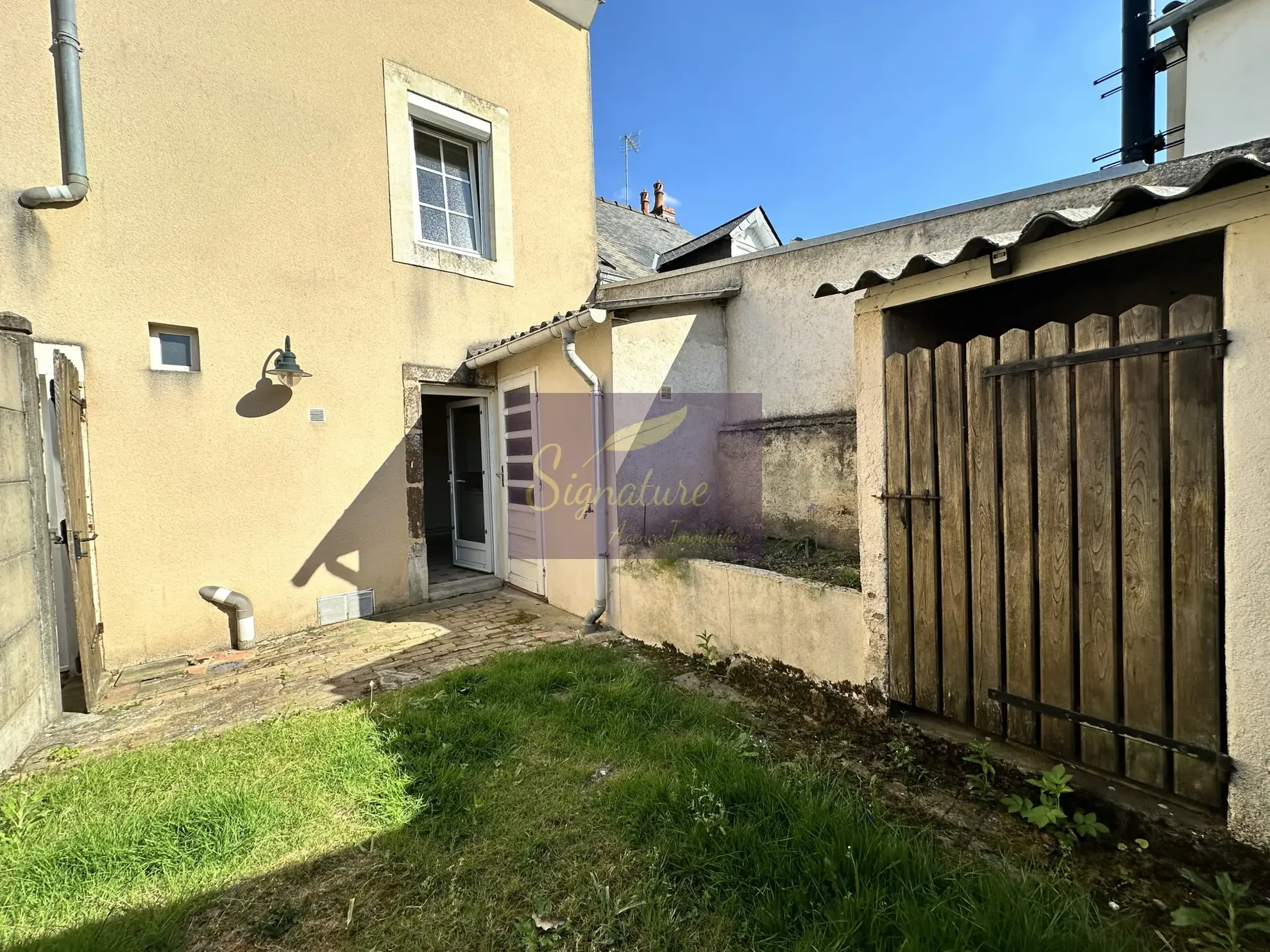 Maison à vendre à Saint Pavin Le Mans avec potentiel d'aménagement et jardin 