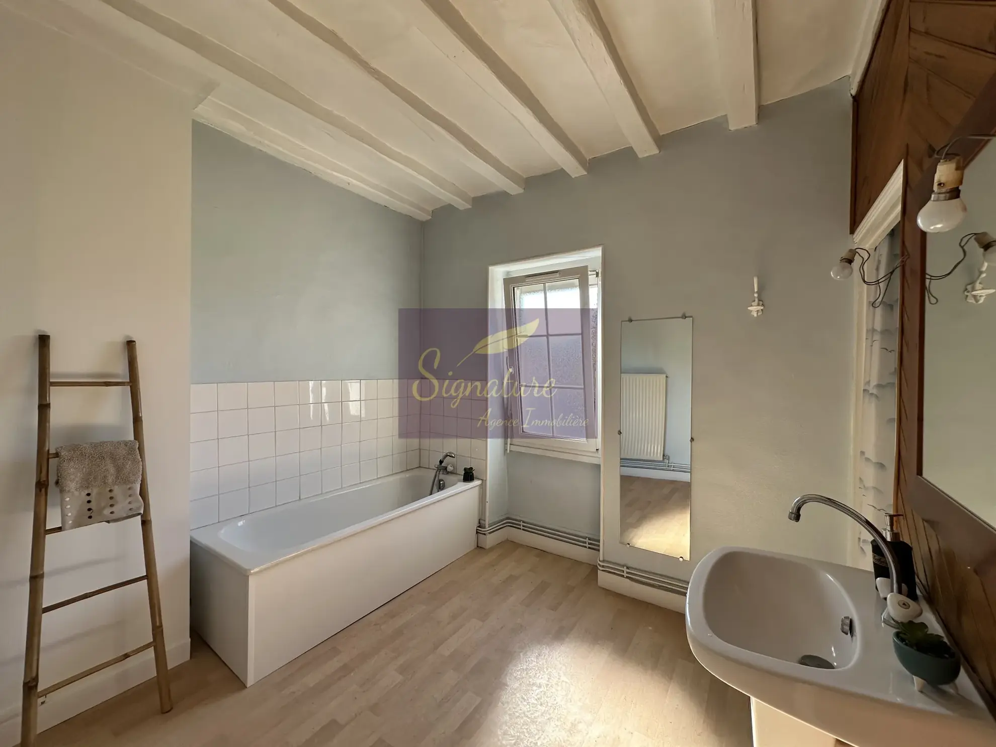 Maison à vendre à Saint Pavin Le Mans avec potentiel d'aménagement et jardin 