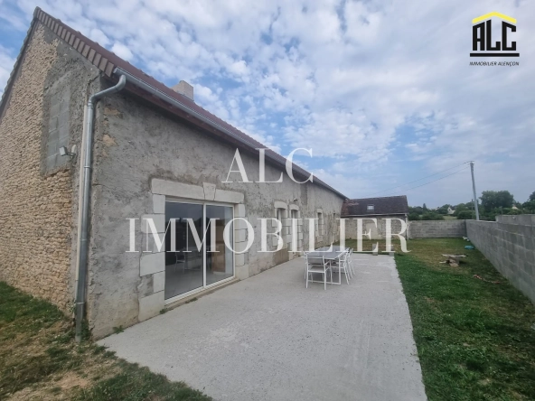 Belle maison de plain-pied de 148 m² à 15 km d'Alençon avec dépendance et terrain spacieux