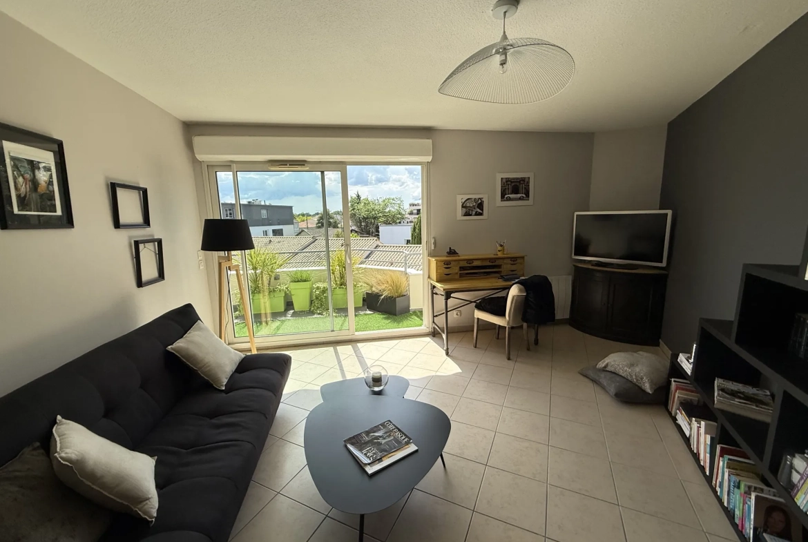 Appartement T3 avec terrasse et parking au Bouscat, dernier étage 