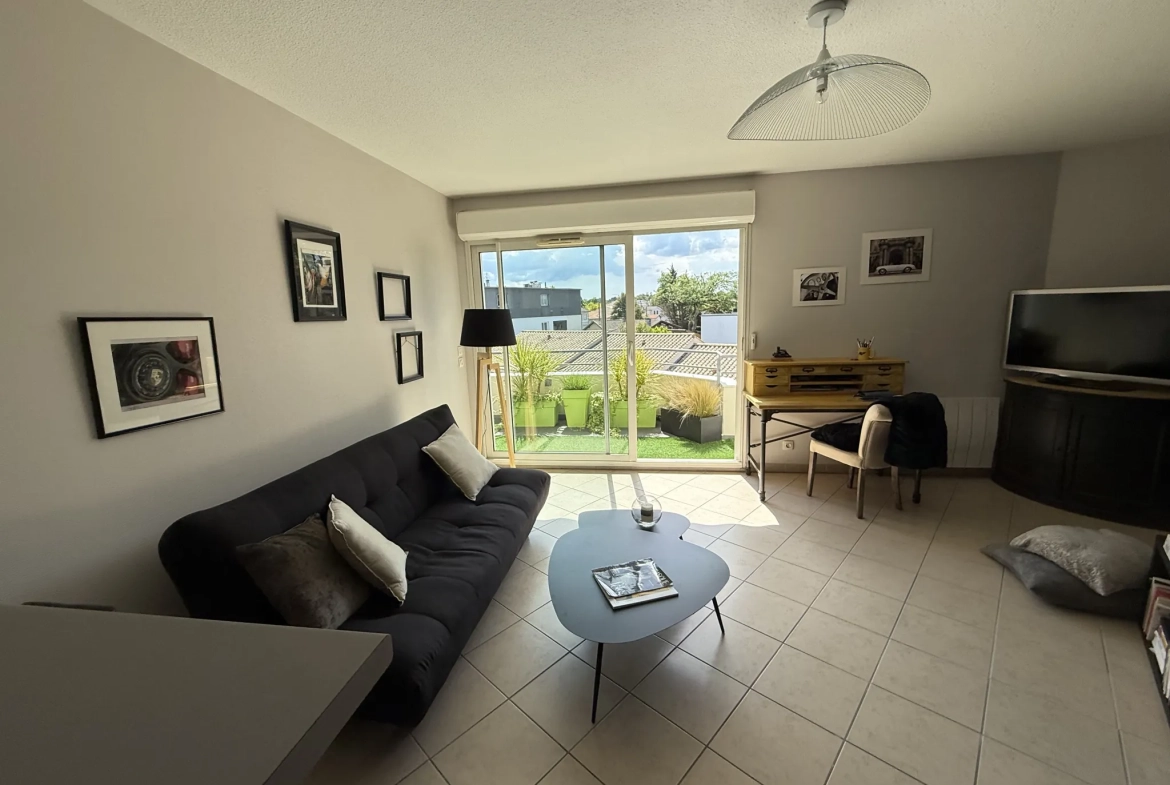 Appartement T3 avec terrasse et parking au Bouscat, dernier étage 