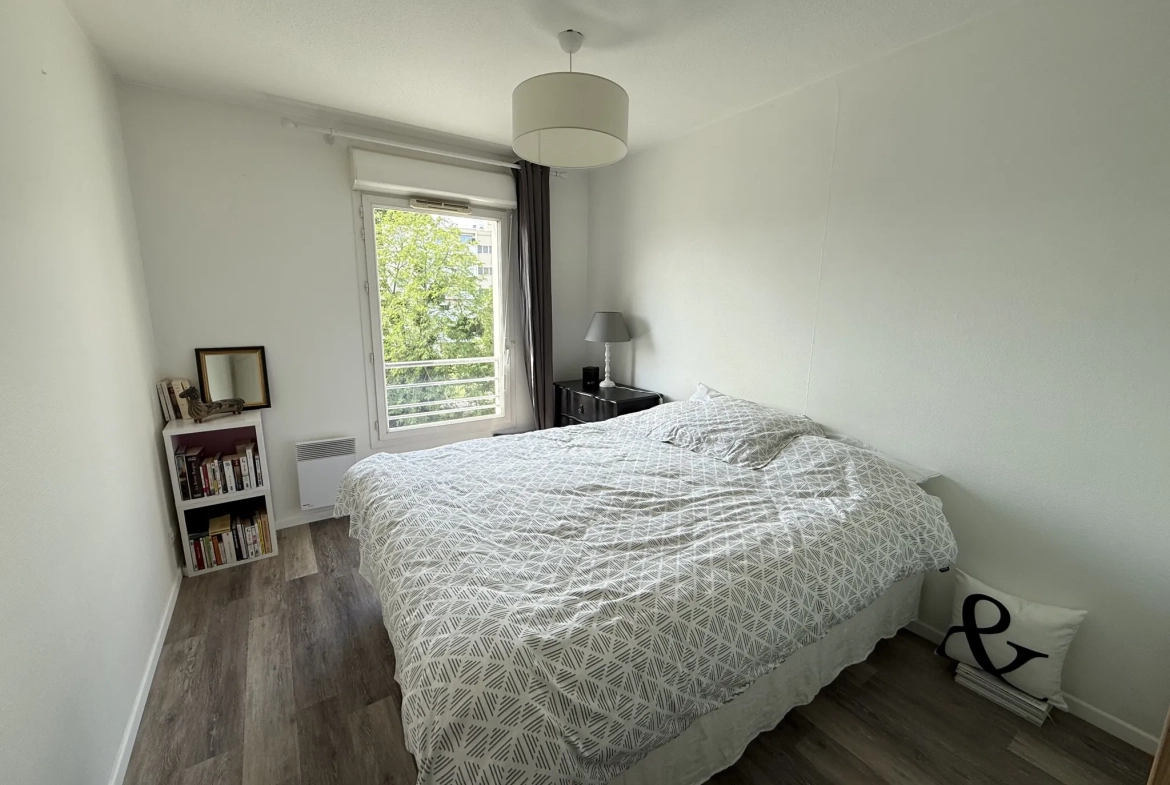 Appartement T3 avec terrasse et parking au Bouscat, dernier étage 