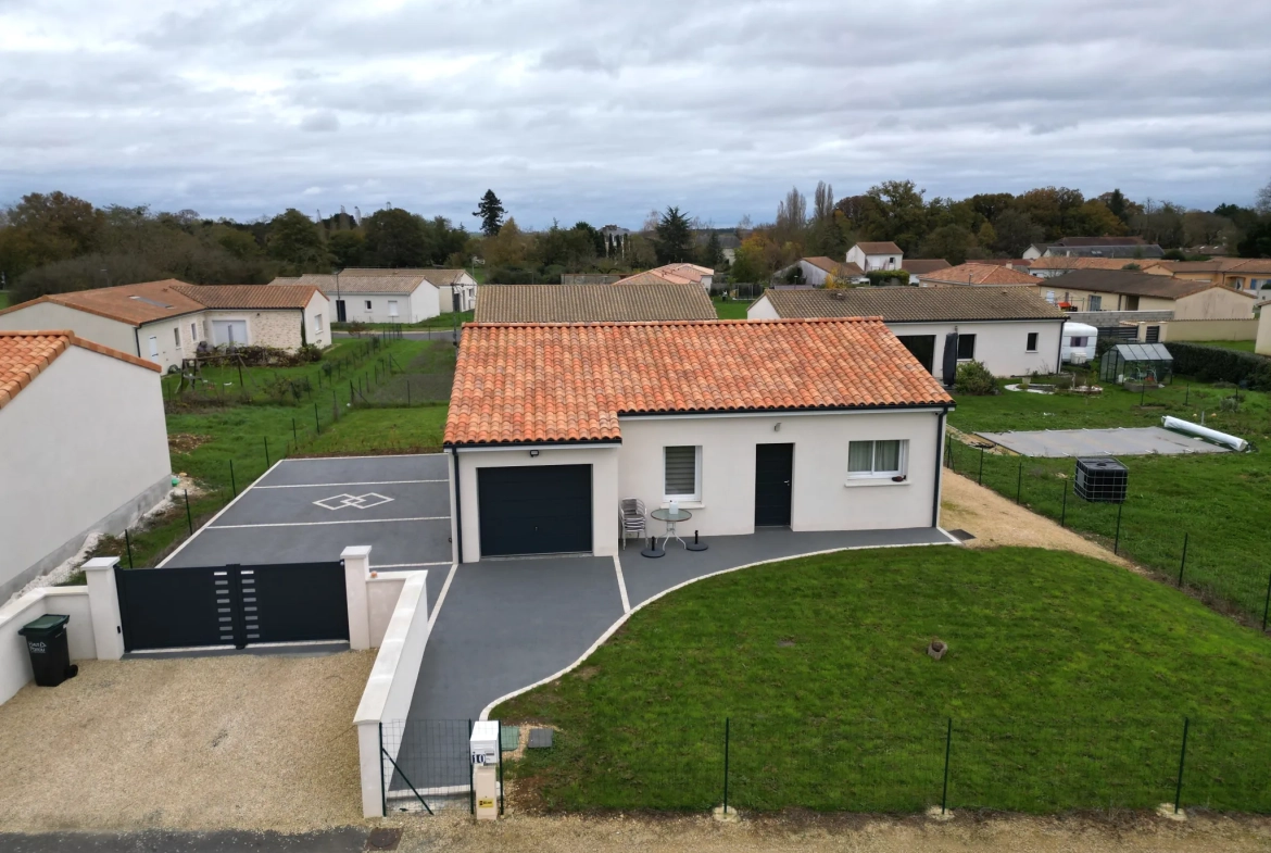 Pavillon contemporain de 2022 avec terrain de 600 m² à Villiers (86) 