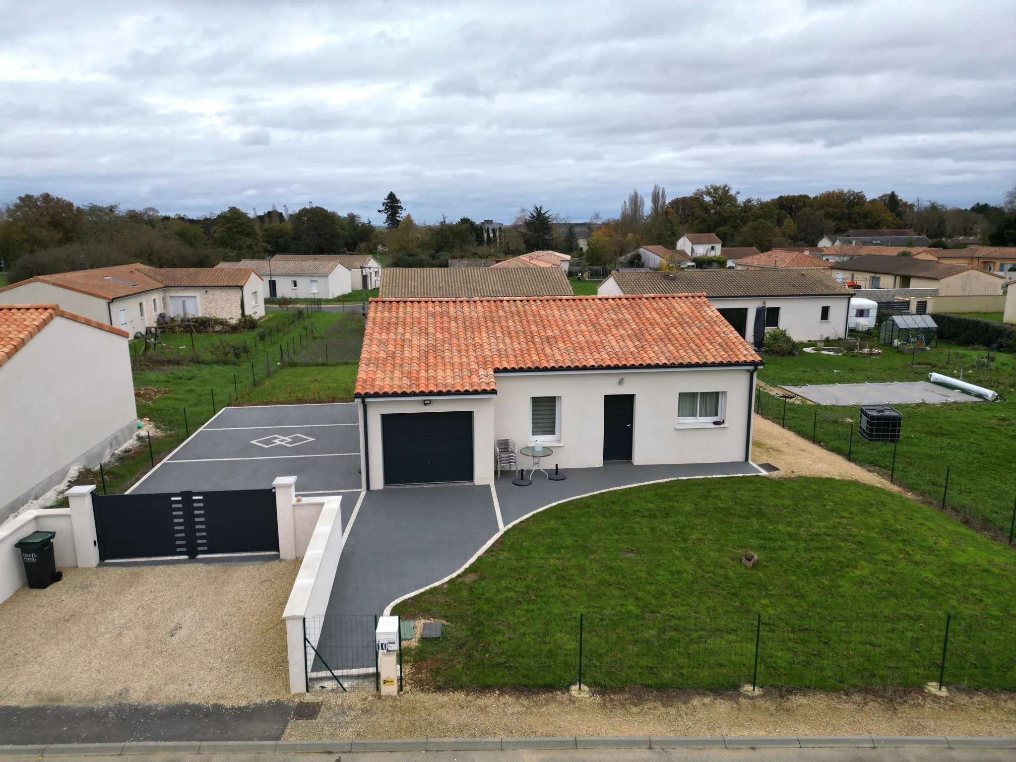 Pavillon contemporain de 2022 avec terrain de 600 m² à Villiers (86) 