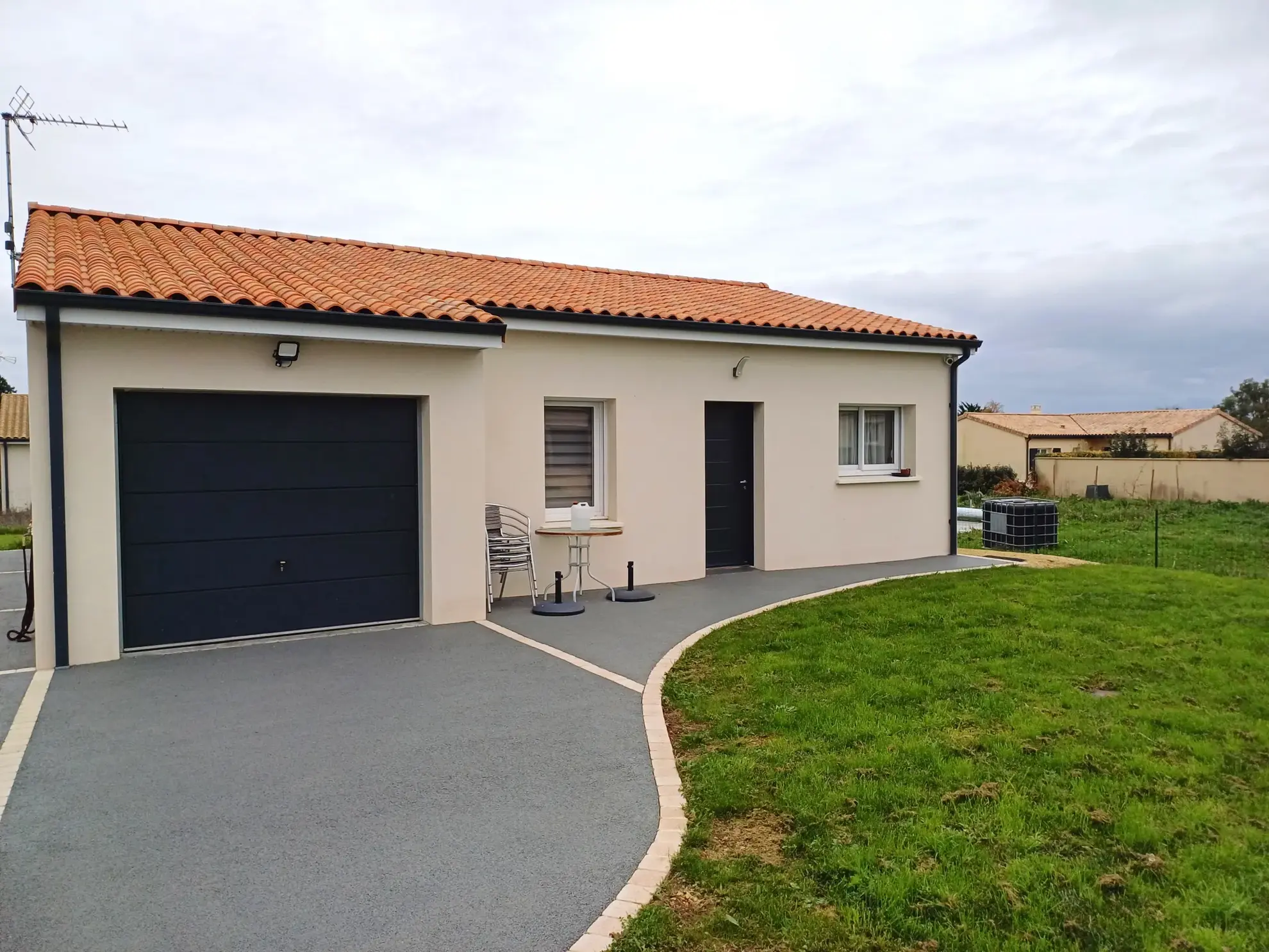 Pavillon contemporain de 2022 avec terrain de 600 m² à Villiers (86) 
