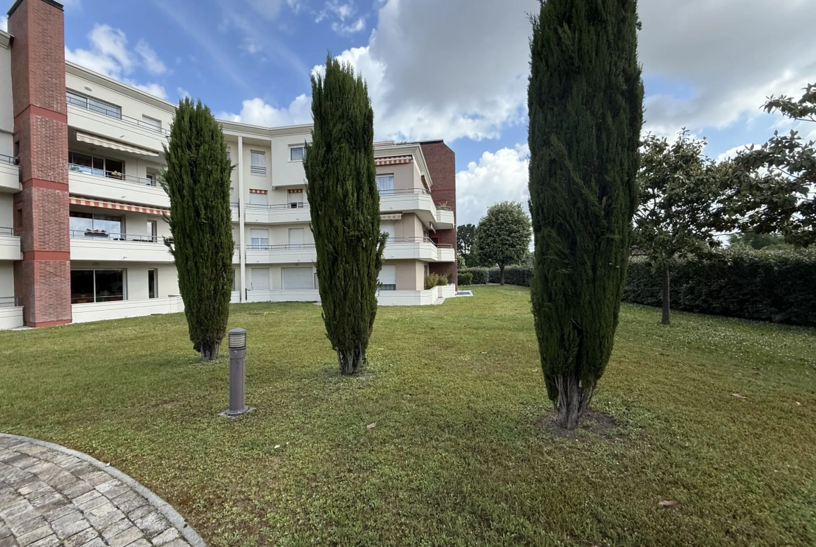 Appartement T3 avec terrasse et parking au Bouscat, dernier étage 