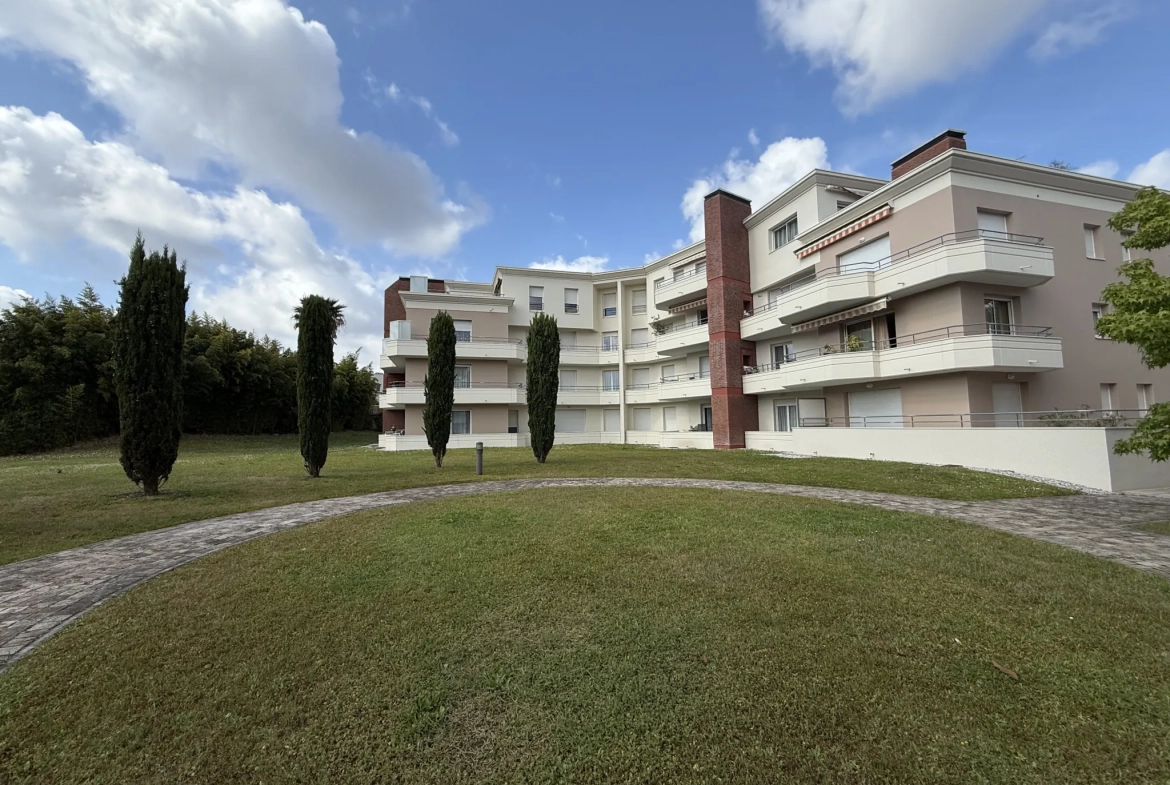 Appartement T3 avec terrasse et parking au Bouscat, dernier étage 