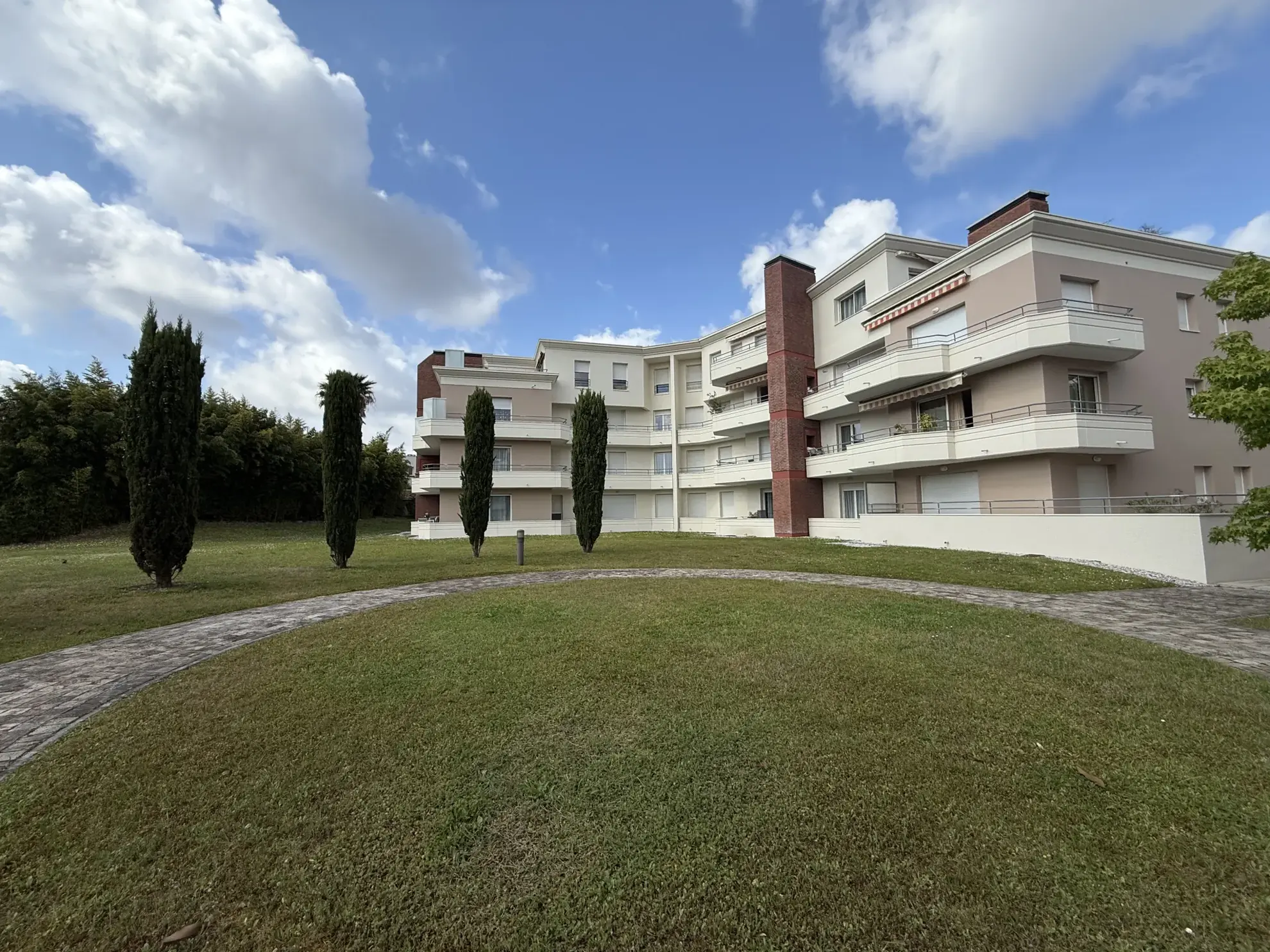 Appartement T3 avec terrasse et parking au Bouscat, dernier étage 