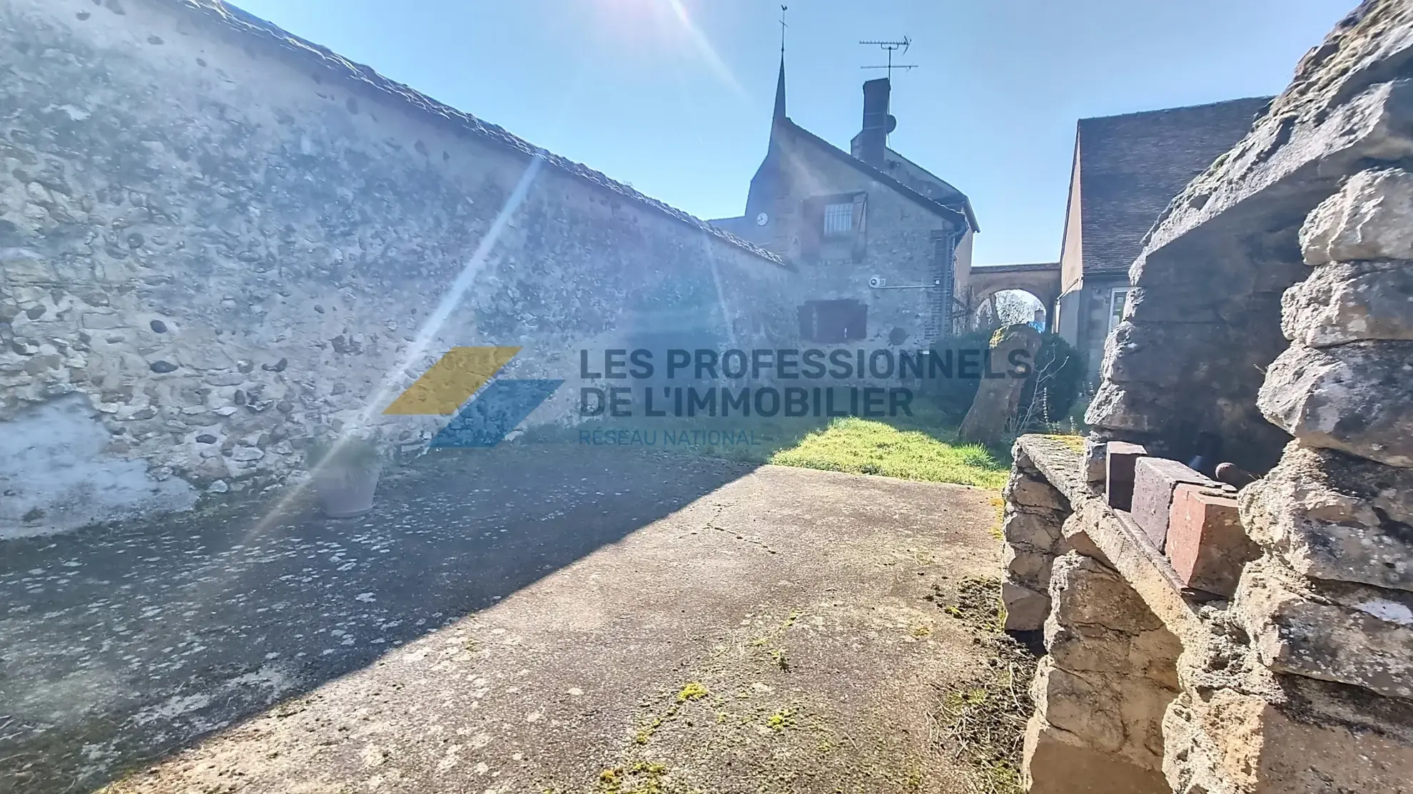 Maison de village avec jardin, terrasse et dépendance à Le Bignon-Mirabeau 