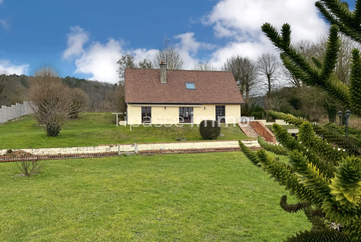Superbe maison traditionnelle avec parcelle arborée à Bourgtheroulde 
