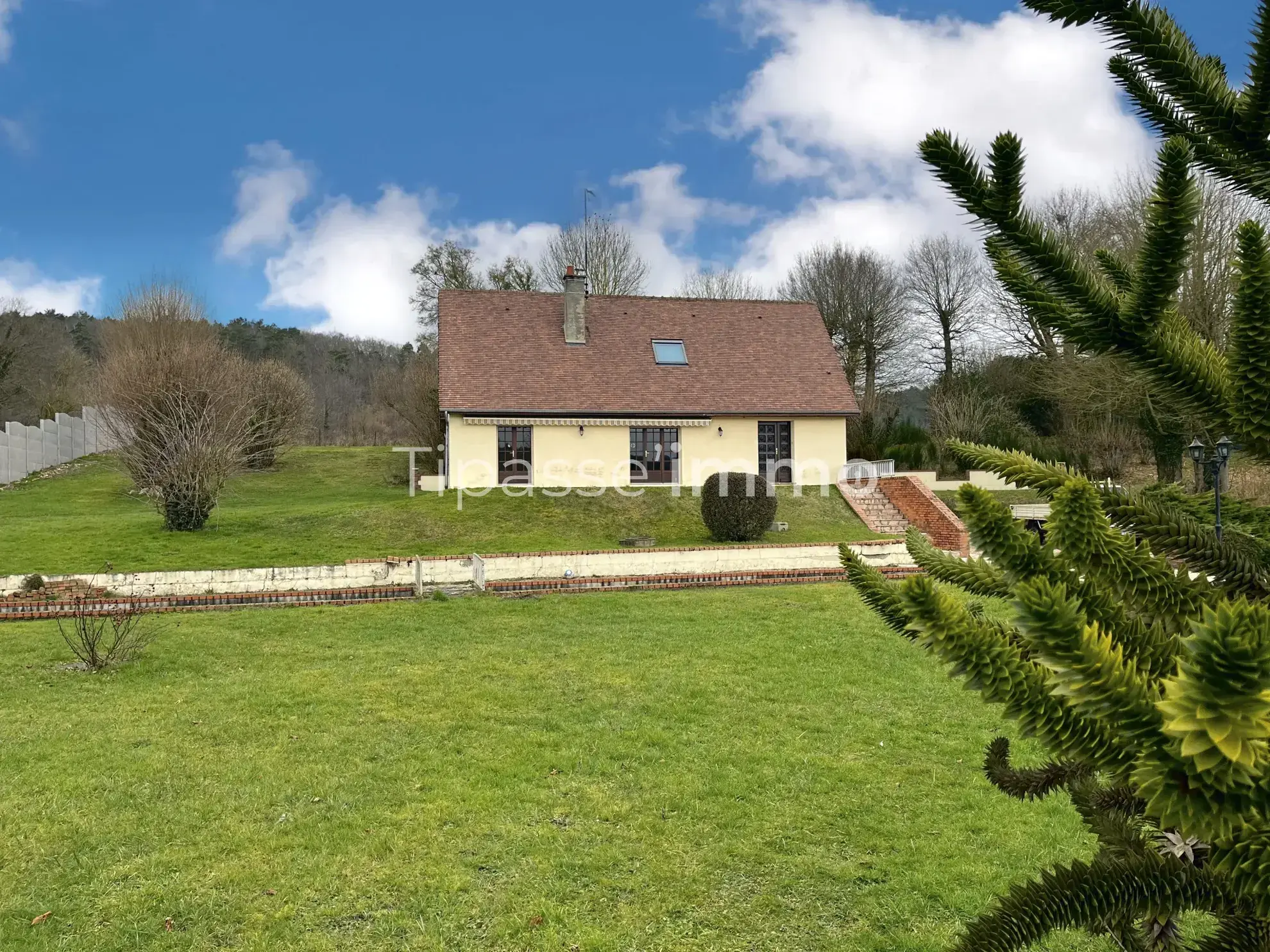 Superbe maison traditionnelle avec parcelle arborée à Bourgtheroulde 