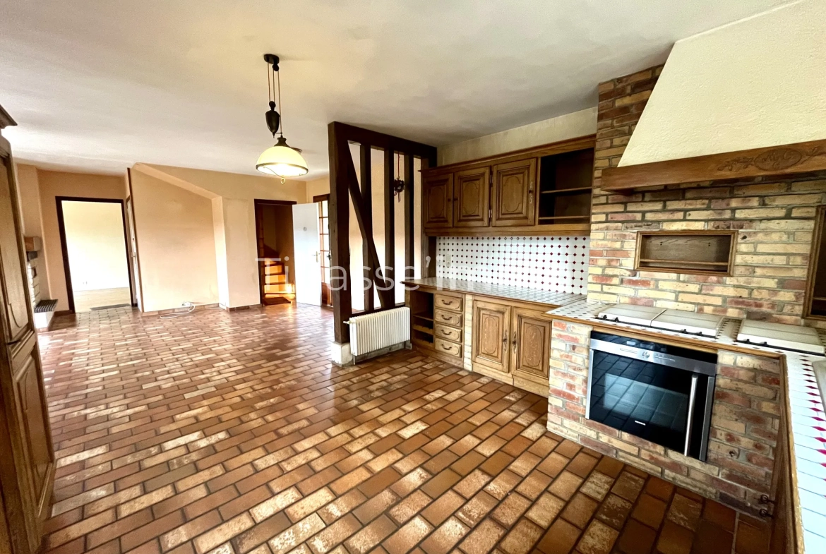 Superbe maison traditionnelle avec parcelle arborée à Bourgtheroulde 