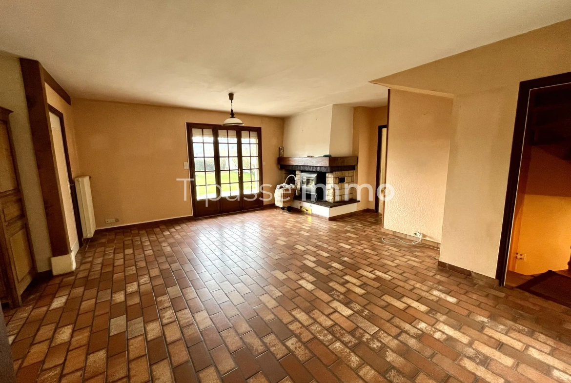 Superbe maison traditionnelle avec parcelle arborée à Bourgtheroulde 
