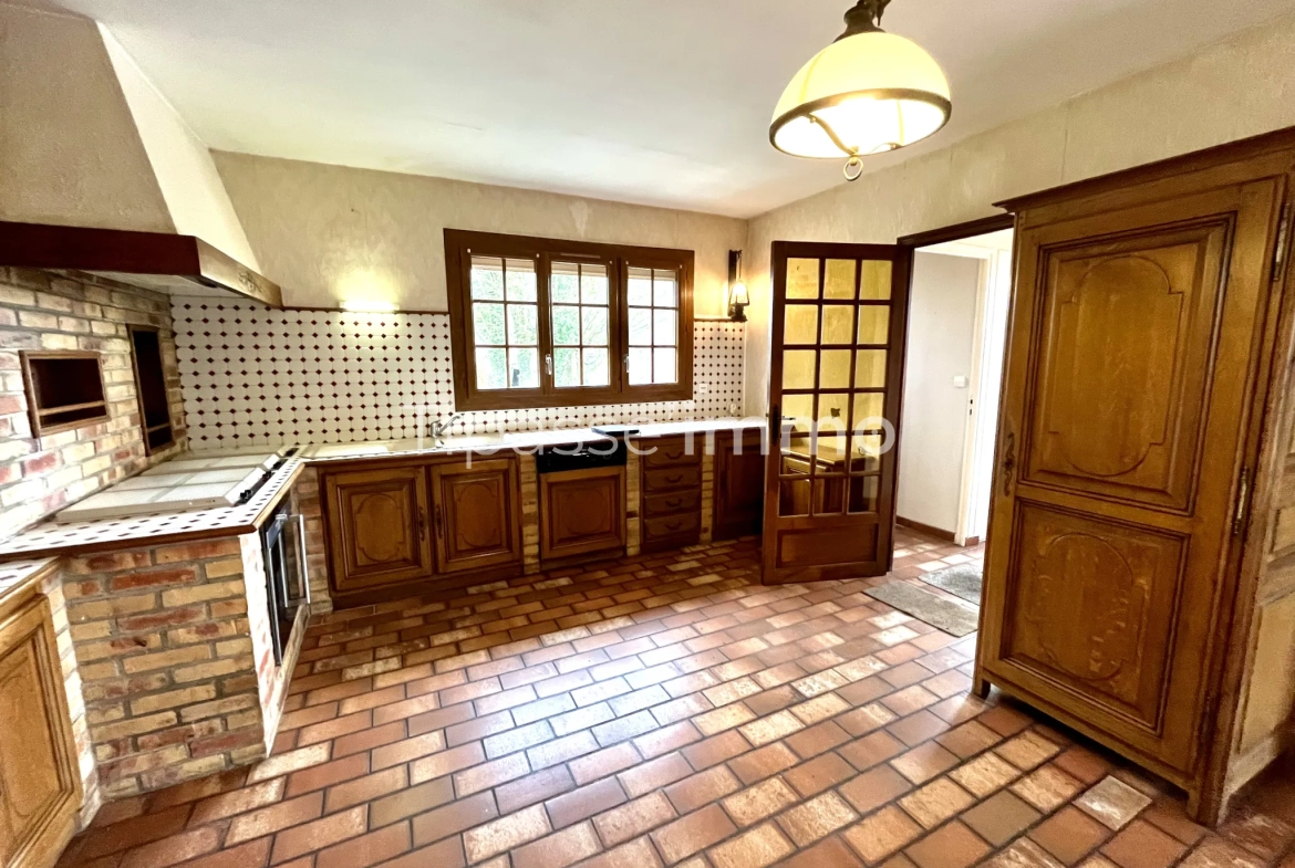 Superbe maison traditionnelle avec parcelle arborée à Bourgtheroulde 