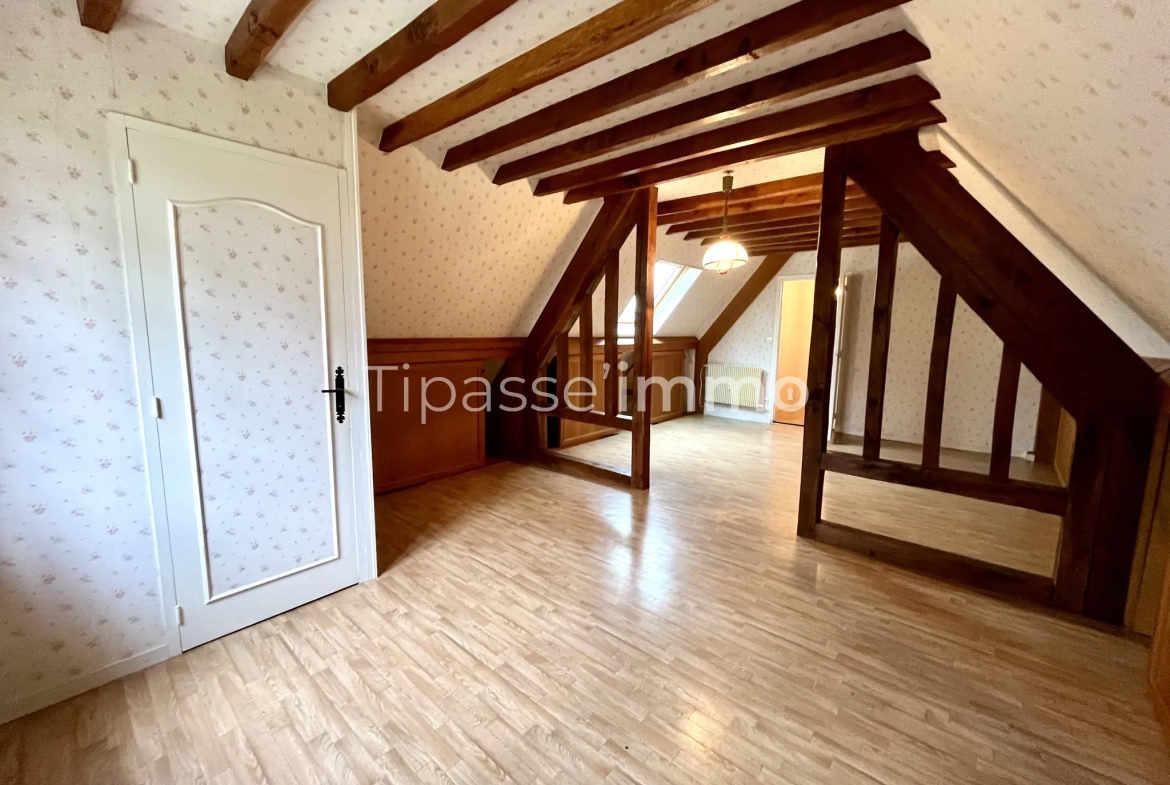 Superbe maison traditionnelle avec parcelle arborée à Bourgtheroulde 