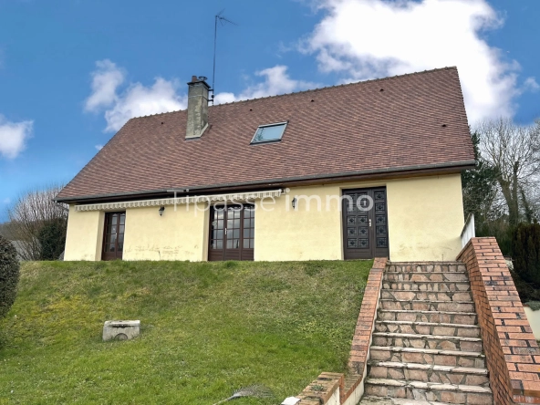 Superbe maison traditionnelle avec parcelle arborée à Bourgtheroulde