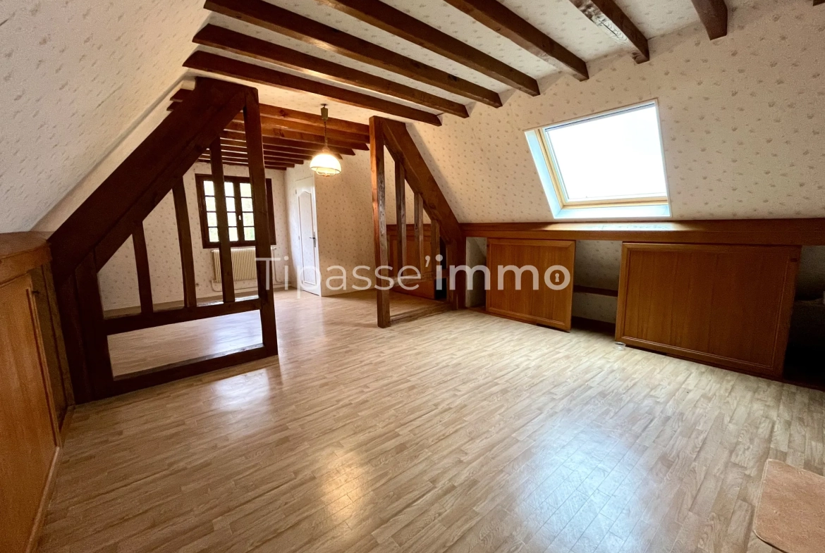 Superbe maison traditionnelle avec parcelle arborée à Bourgtheroulde 