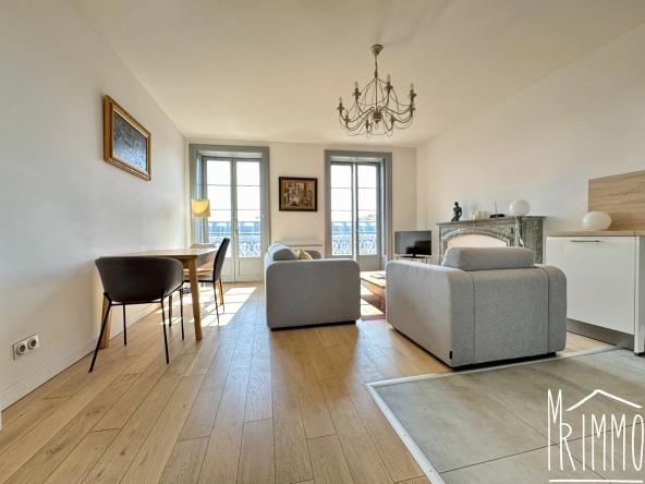 Bel appartement T3 à Montpellier, proche de la Gare et de la Comédie, avec cave, cheminée et ascenseur