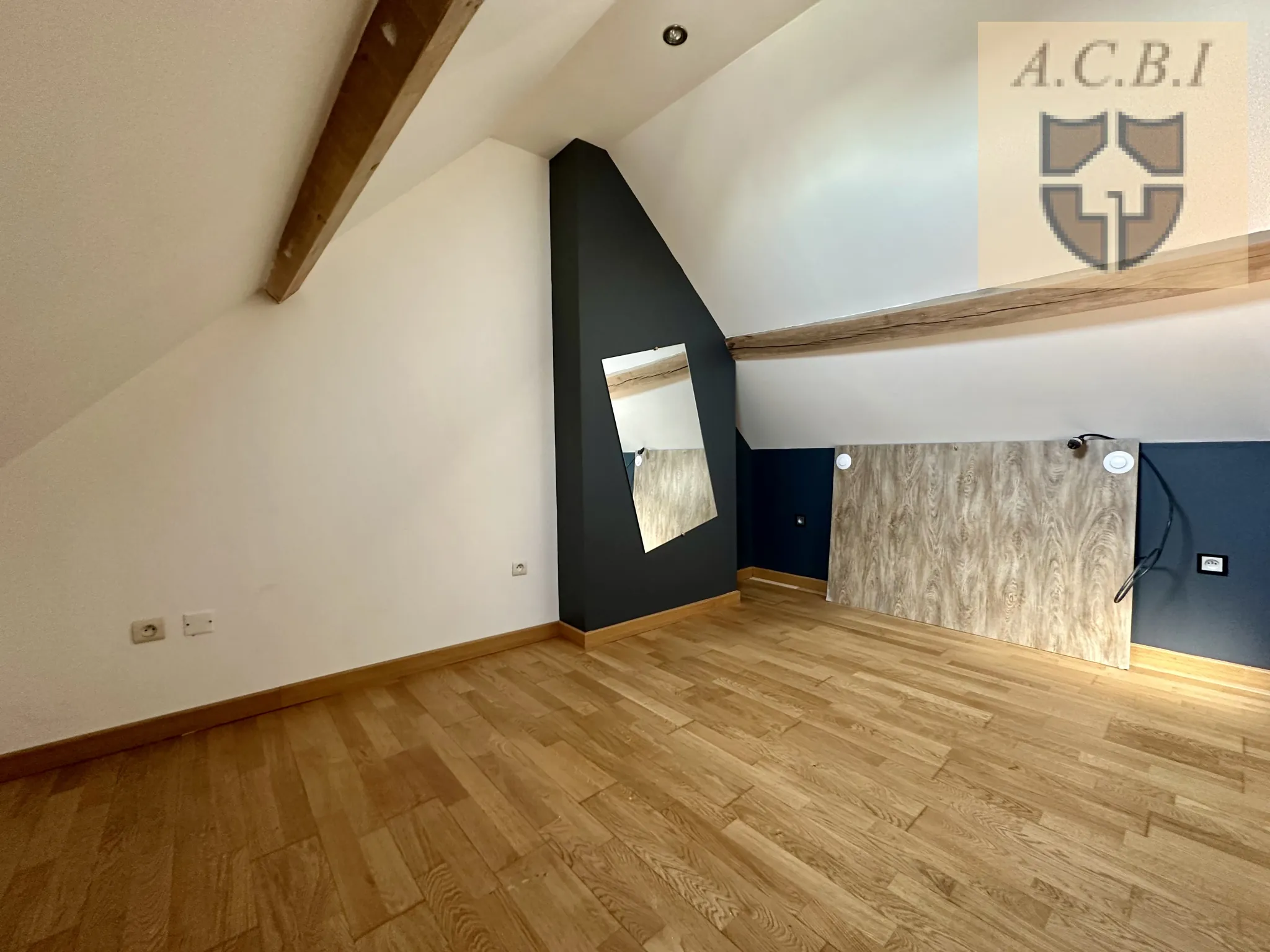 Maison familiale avec grange proche d’Ouzouer-le-Marché - Secteur paisible 