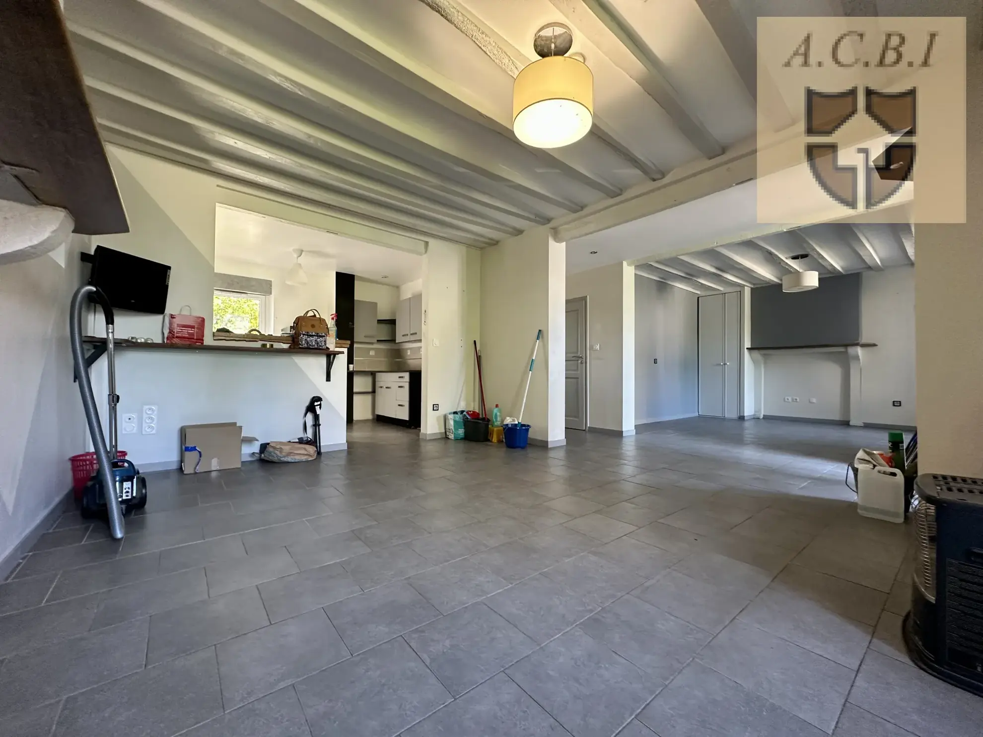 Maison familiale avec grange proche d’Ouzouer-le-Marché - Secteur paisible 