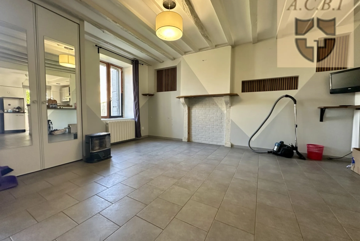 Maison familiale avec grange proche d’Ouzouer-le-Marché - Secteur paisible 