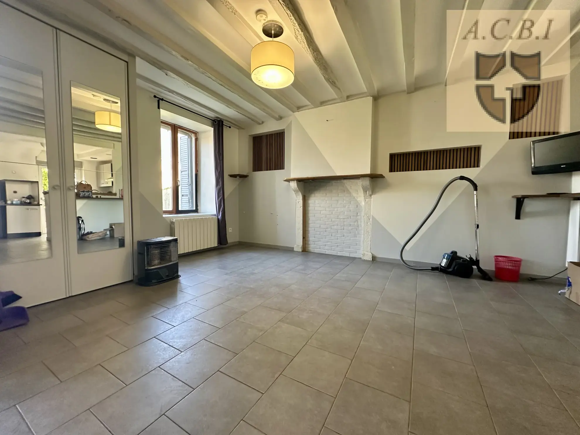 Maison familiale avec grange proche d’Ouzouer-le-Marché - Secteur paisible 