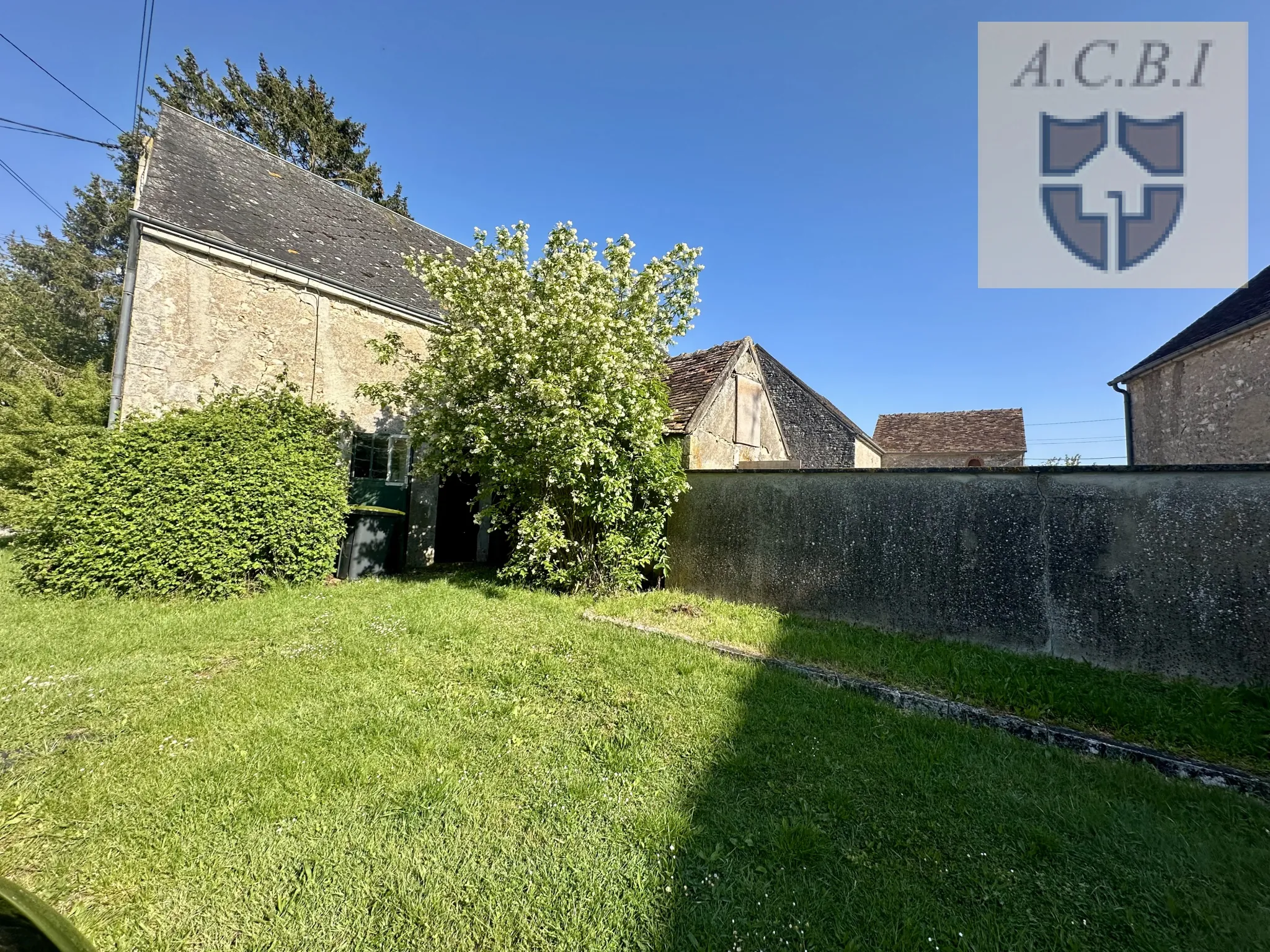 Maison familiale avec grange proche d’Ouzouer-le-Marché - Secteur paisible 