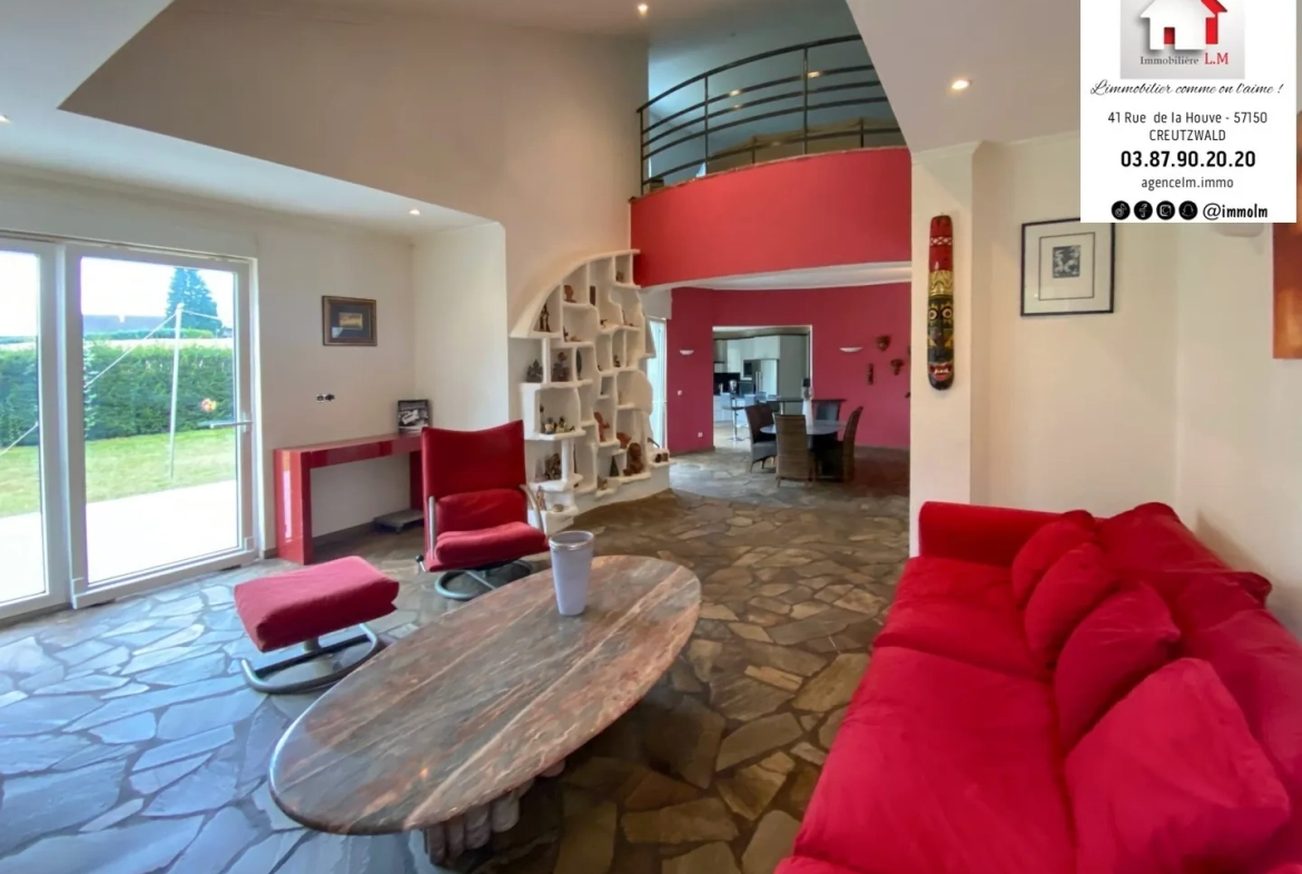 Maison d'architecte à vendre à Creutzwald – 180 m² sur terrain de 25,79 ares 