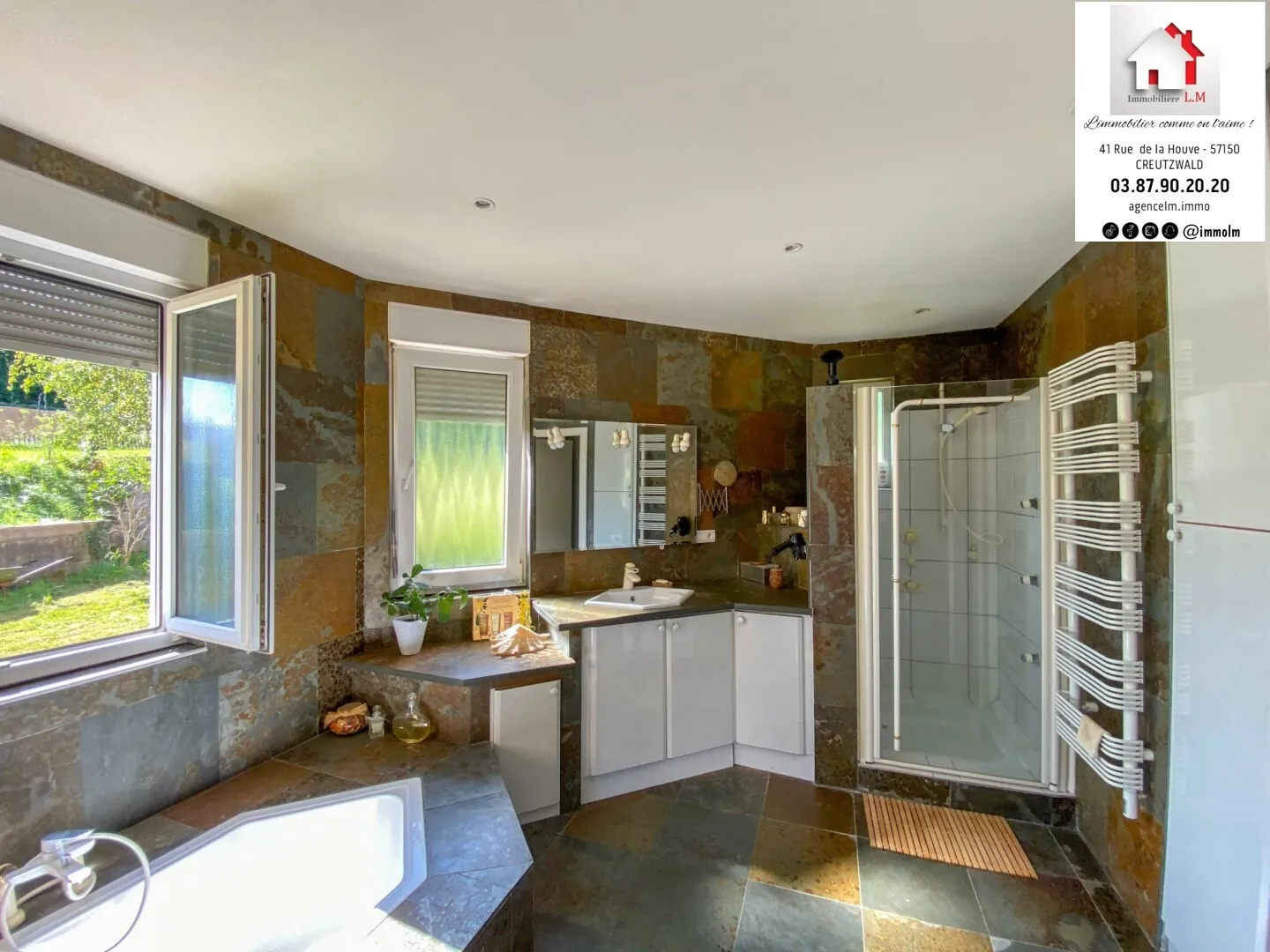 Maison d'architecte à vendre à Creutzwald – 180 m² sur terrain de 25,79 ares 