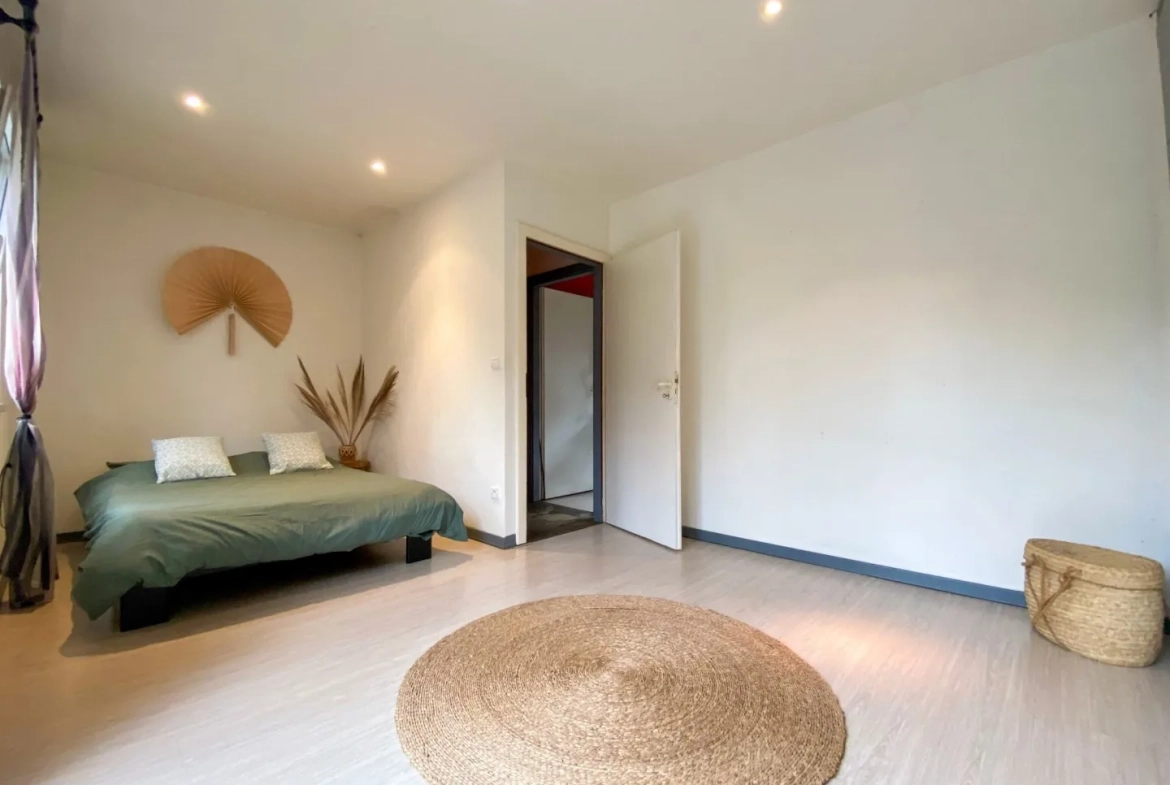 Maison d'architecte à vendre à Creutzwald – 180 m² sur terrain de 25,79 ares 