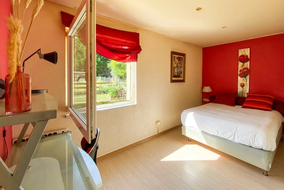 Maison d'architecte à vendre à Creutzwald – 180 m² sur terrain de 25,79 ares 