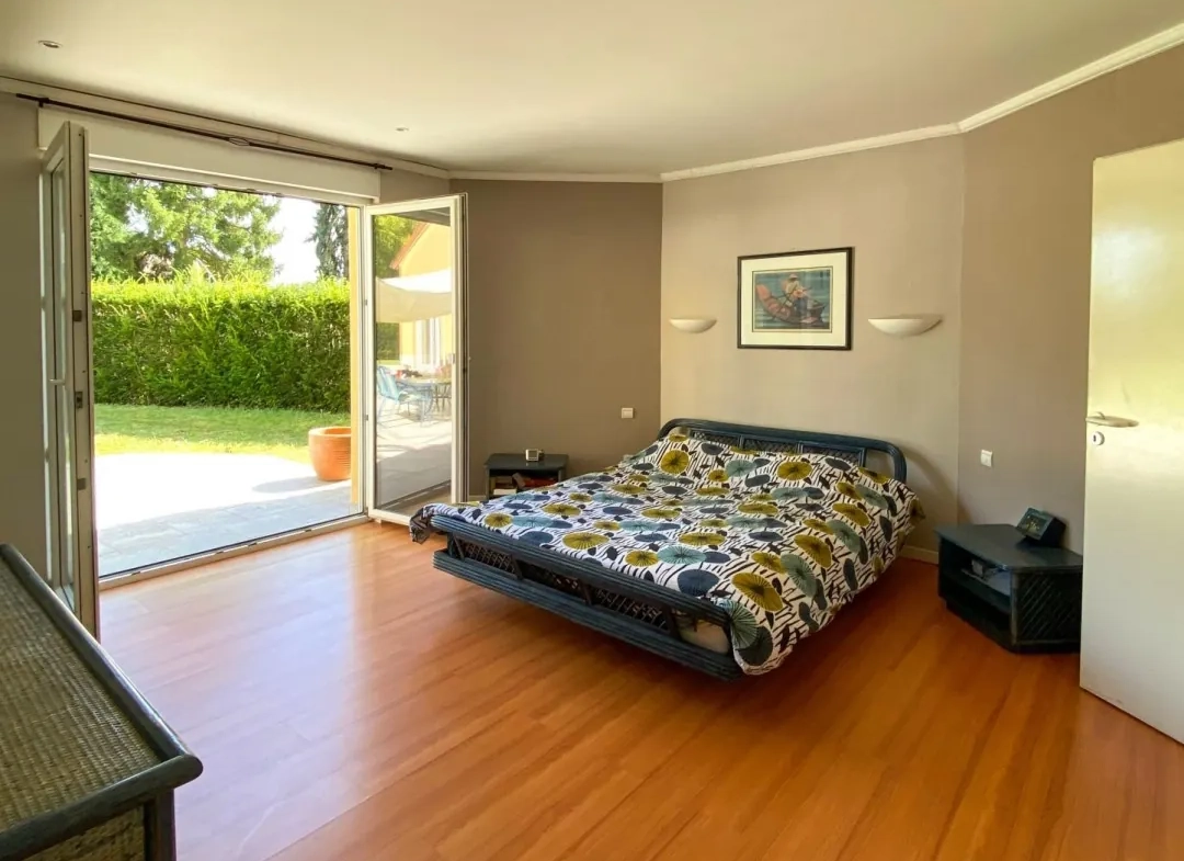 Maison d'architecte à vendre à Creutzwald – 180 m² sur terrain de 25,79 ares 