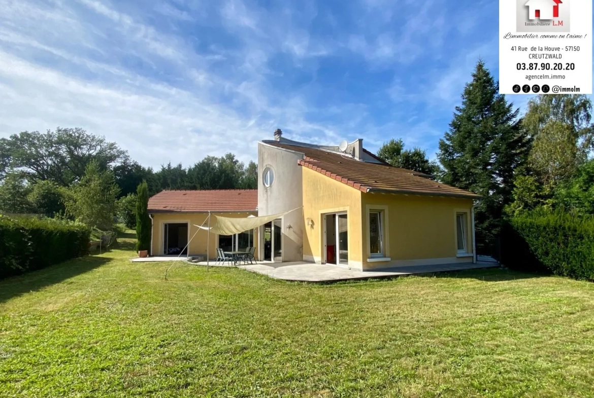 Maison d'architecte à vendre à Creutzwald – 180 m² sur terrain de 25,79 ares 