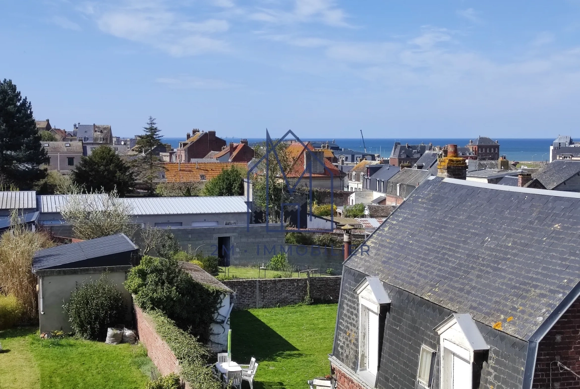 Maison lumineuse avec garage et petit extérieur au Tréport 