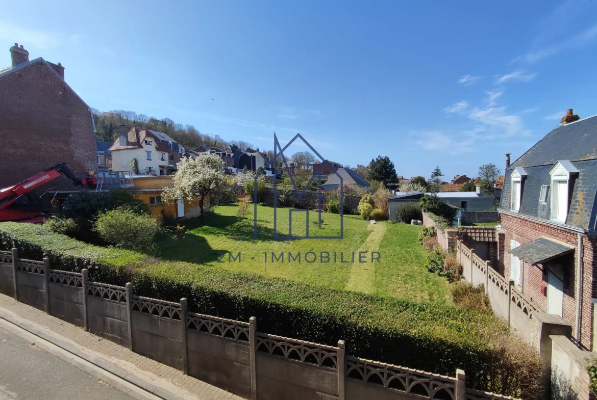 Maison lumineuse avec garage et petit extérieur au Tréport 