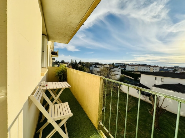 Appartement 3 chambres à Niort avec balcon et parking, à vendre 