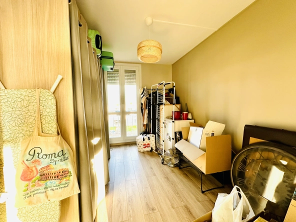 Appartement 3 chambres à Niort avec balcon et parking, à vendre 